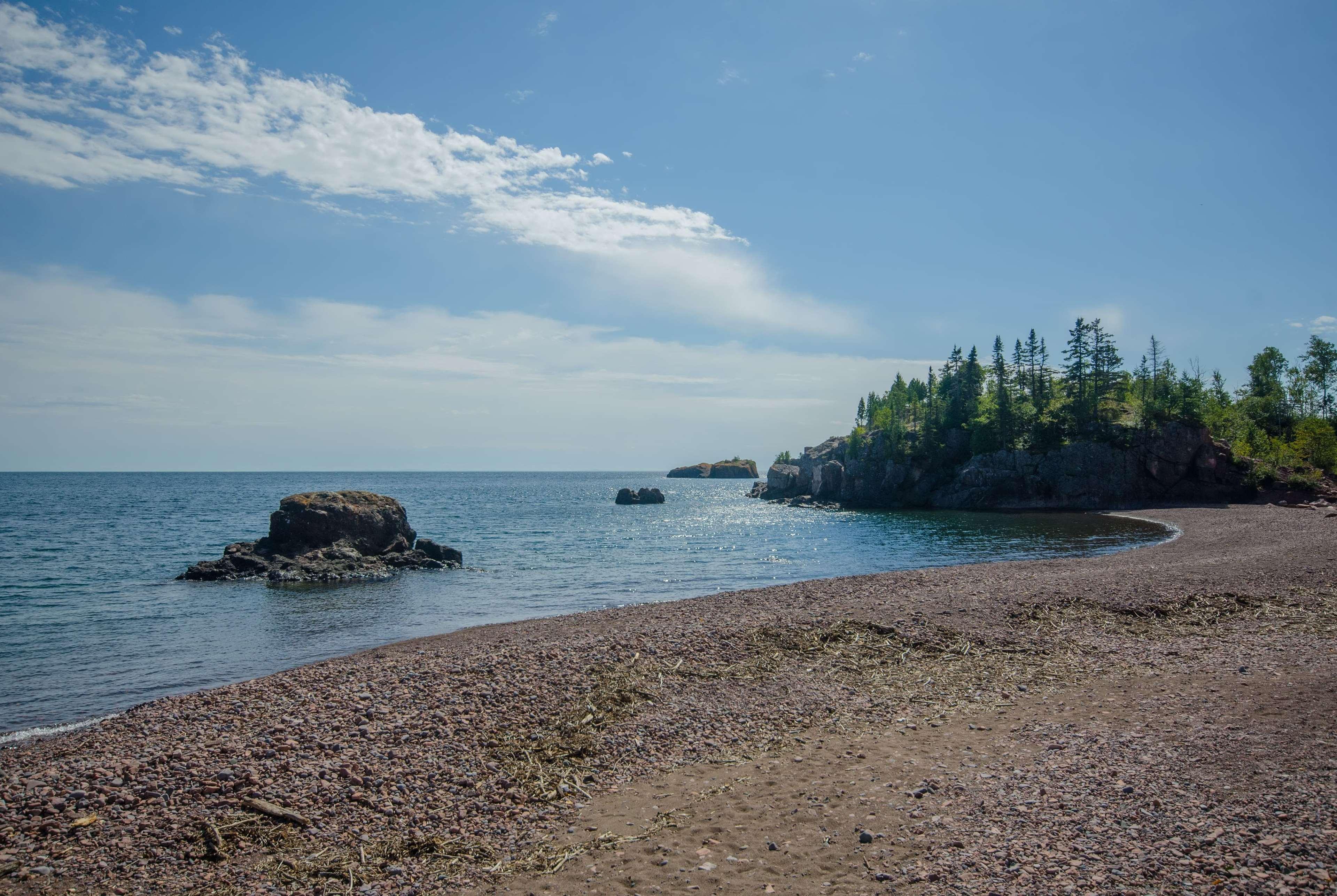 Black Beach Inn By Grandstay Silver Bay Екстериор снимка